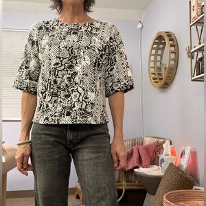 Cotton innovation boxy 3/4 sleeve textured abstract animal print top small